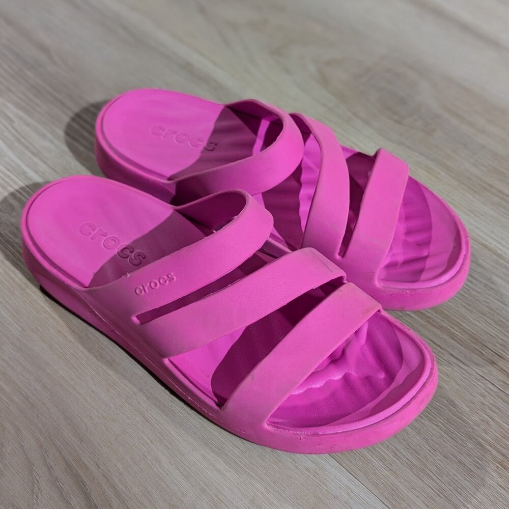 Crocs | Women's Getaway Strappy Sandal Hot Pink | Size 8